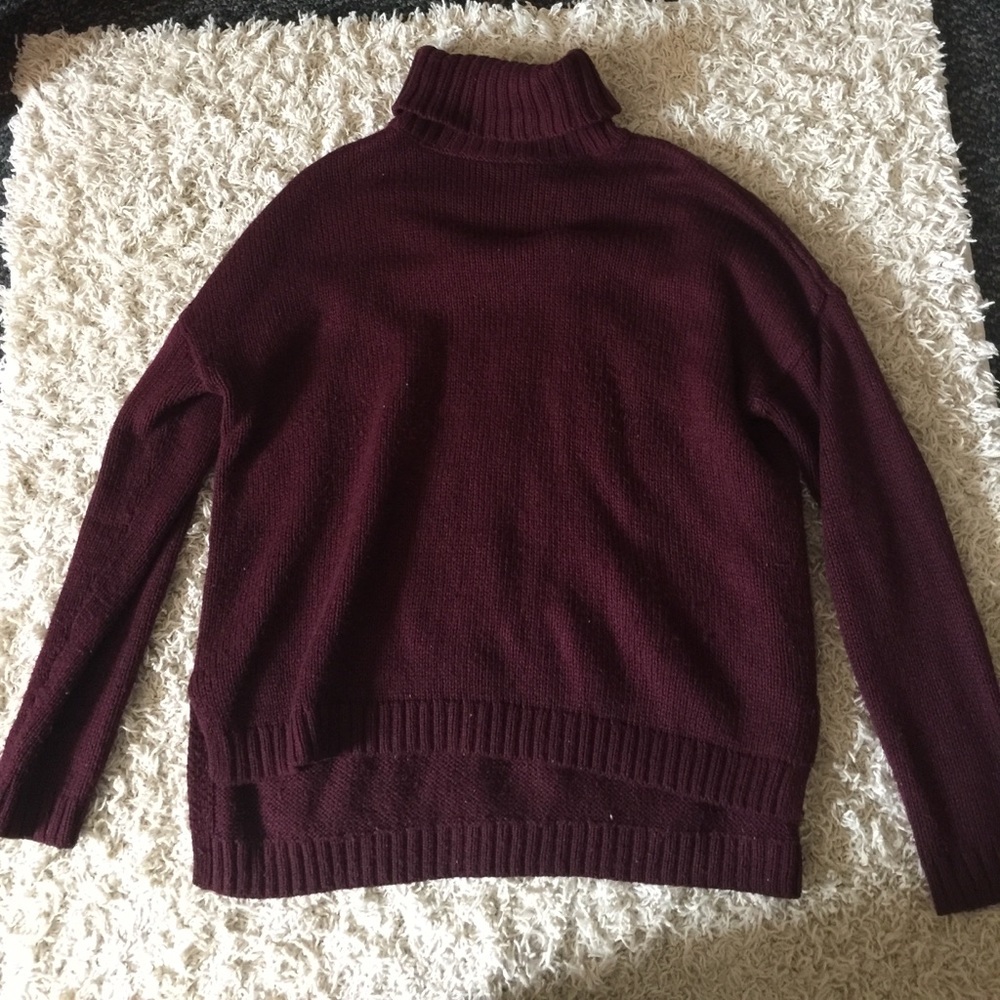 Maroon turtle neck sweater
