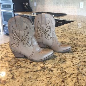 Women's size 7 cowboy boots