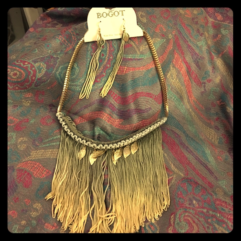 Necklace and earrings set