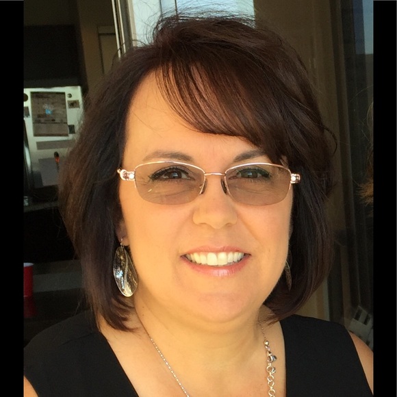 Meet your Posher, Pamela - Picture 1 of 1