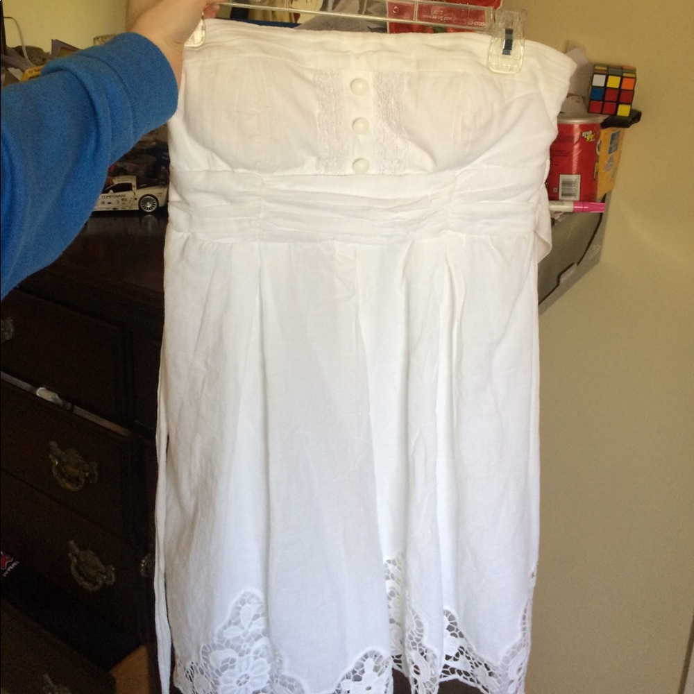 White strapless dress