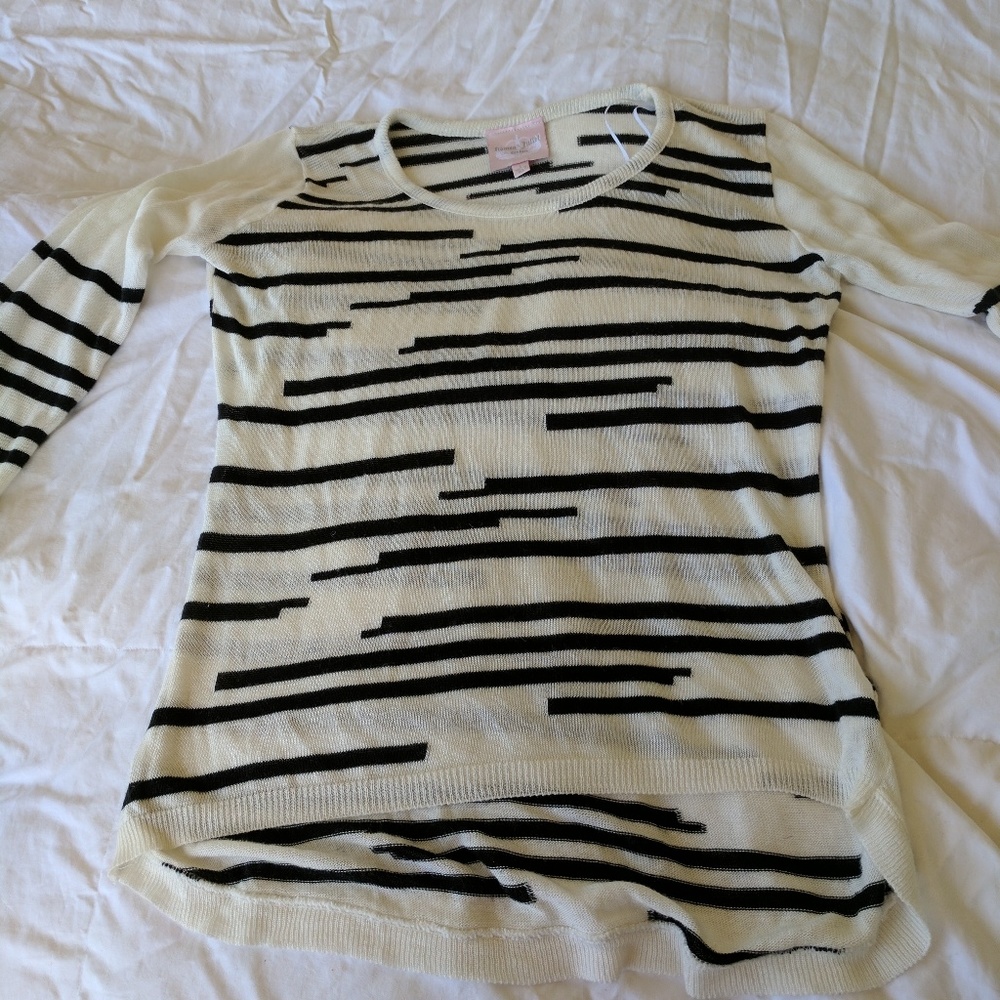Romeo and Juliet knit top