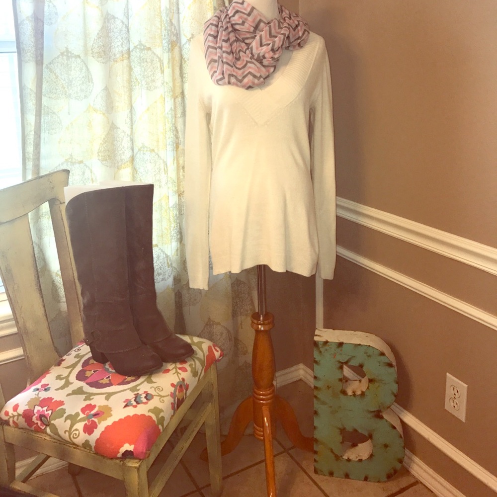 New York Co Medium V Neck Sweater
