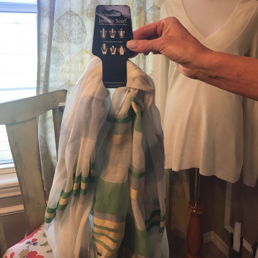 Infinity scarf never warn! - Picture 2 of 2