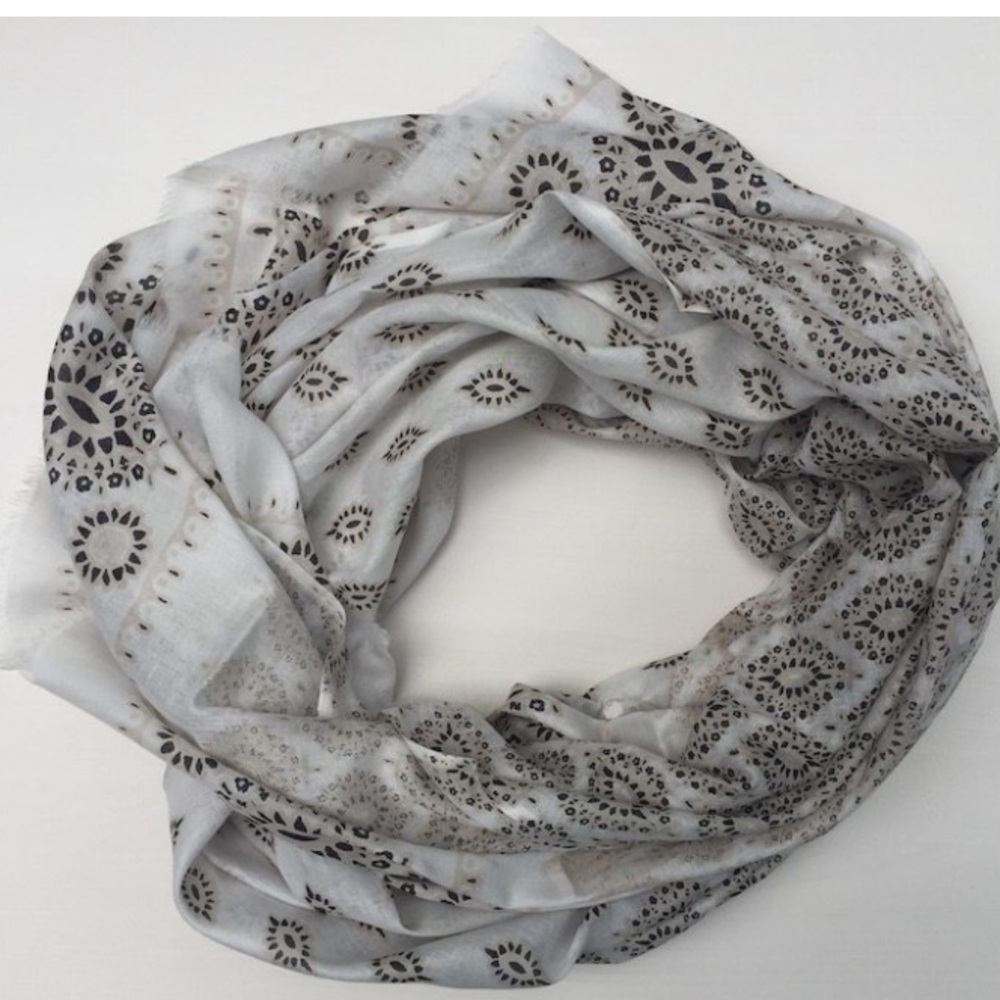 Hat Attack Neutral Diamond Printed Sarong/scarf