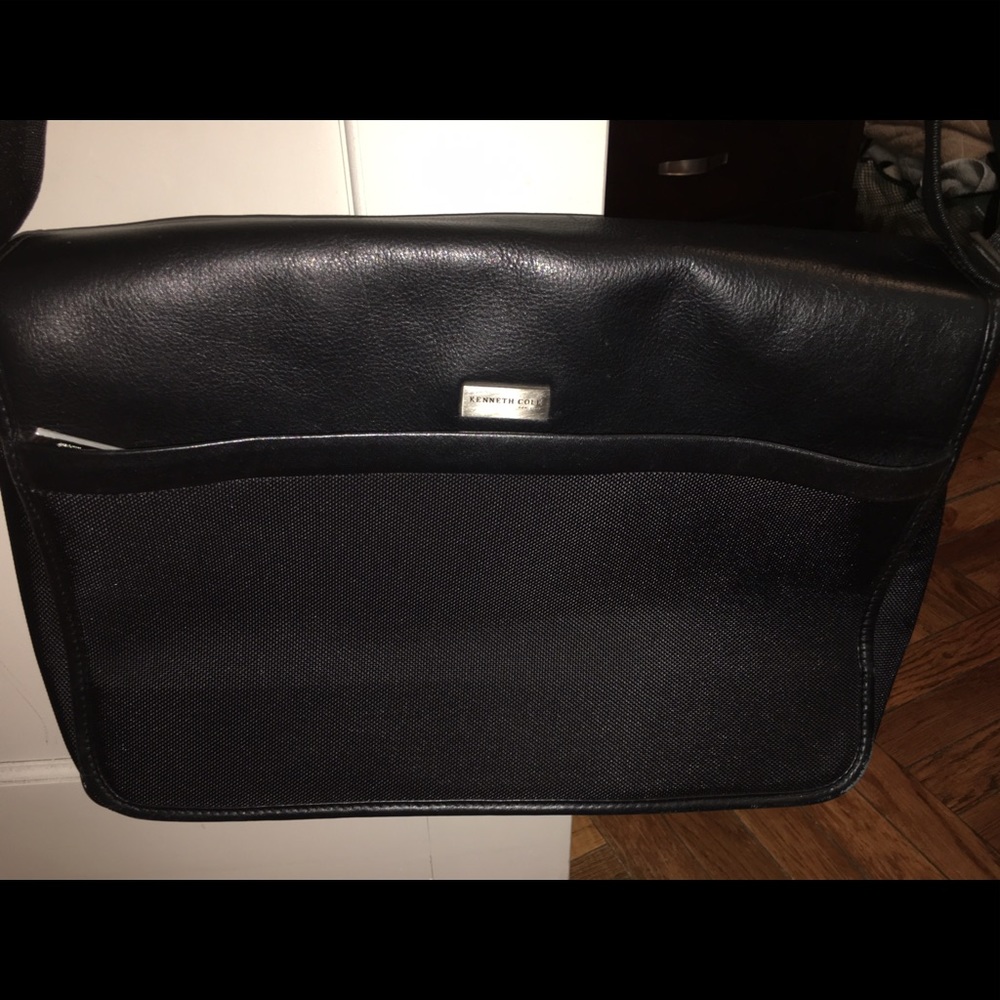 *SOLD* Kenneth Cole Laptop bag