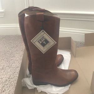 NWT, never been worn Frye Melissa Boots Cognac S8