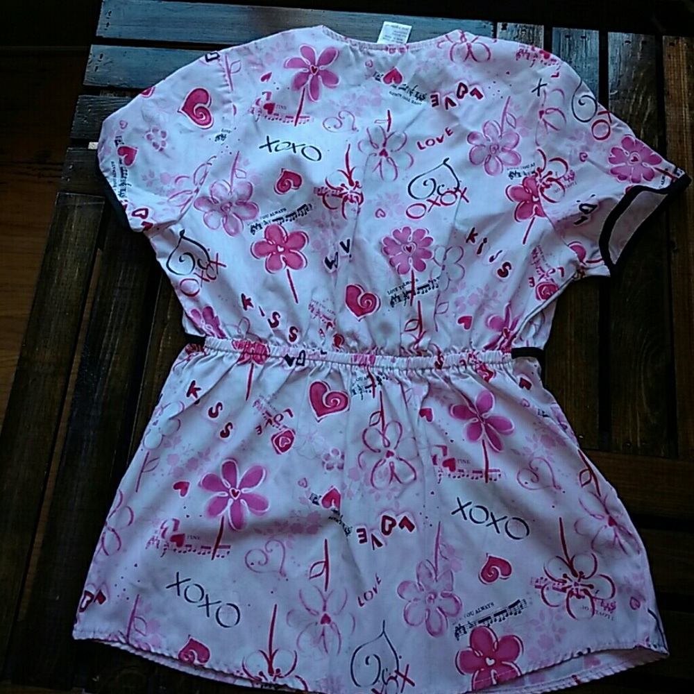 Scrub Top - Picture 2 of 3