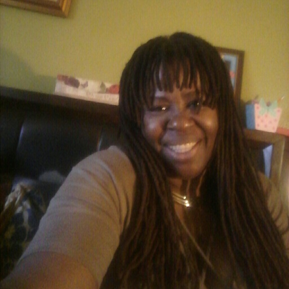 Meet your Posher, Charlene - Picture 2 of 2