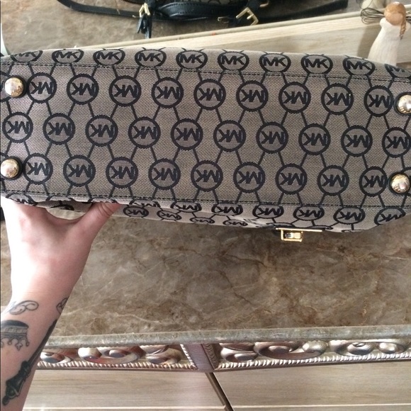 Authentic Michael Kors Purse - Picture 4 of 4