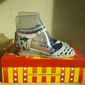 Absolutely Adorable! Gray woven Closed Toe Sandals