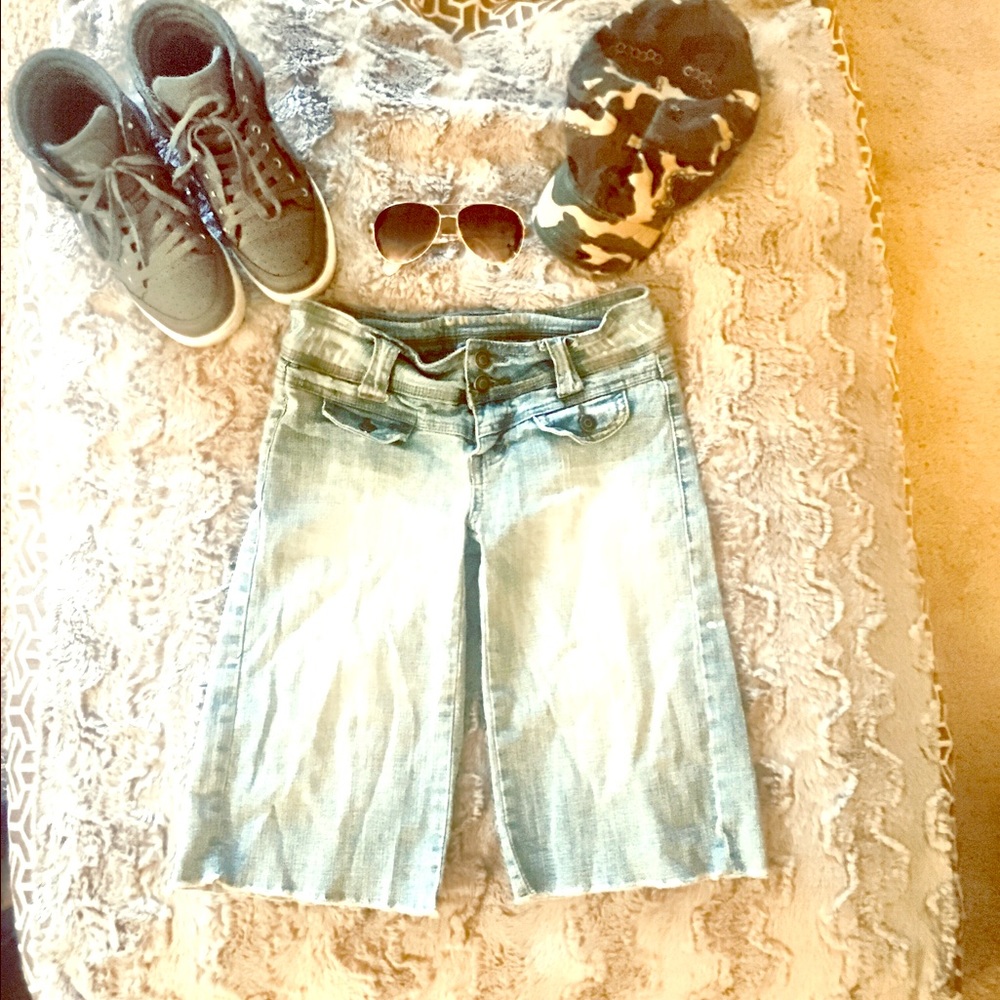 Hydraulic distressed wide leg capri jeans