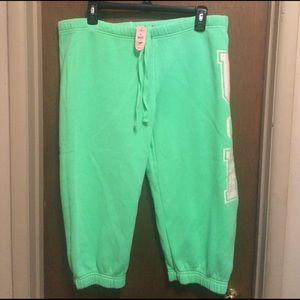 NEW-PINK Victoria Secrets capris!