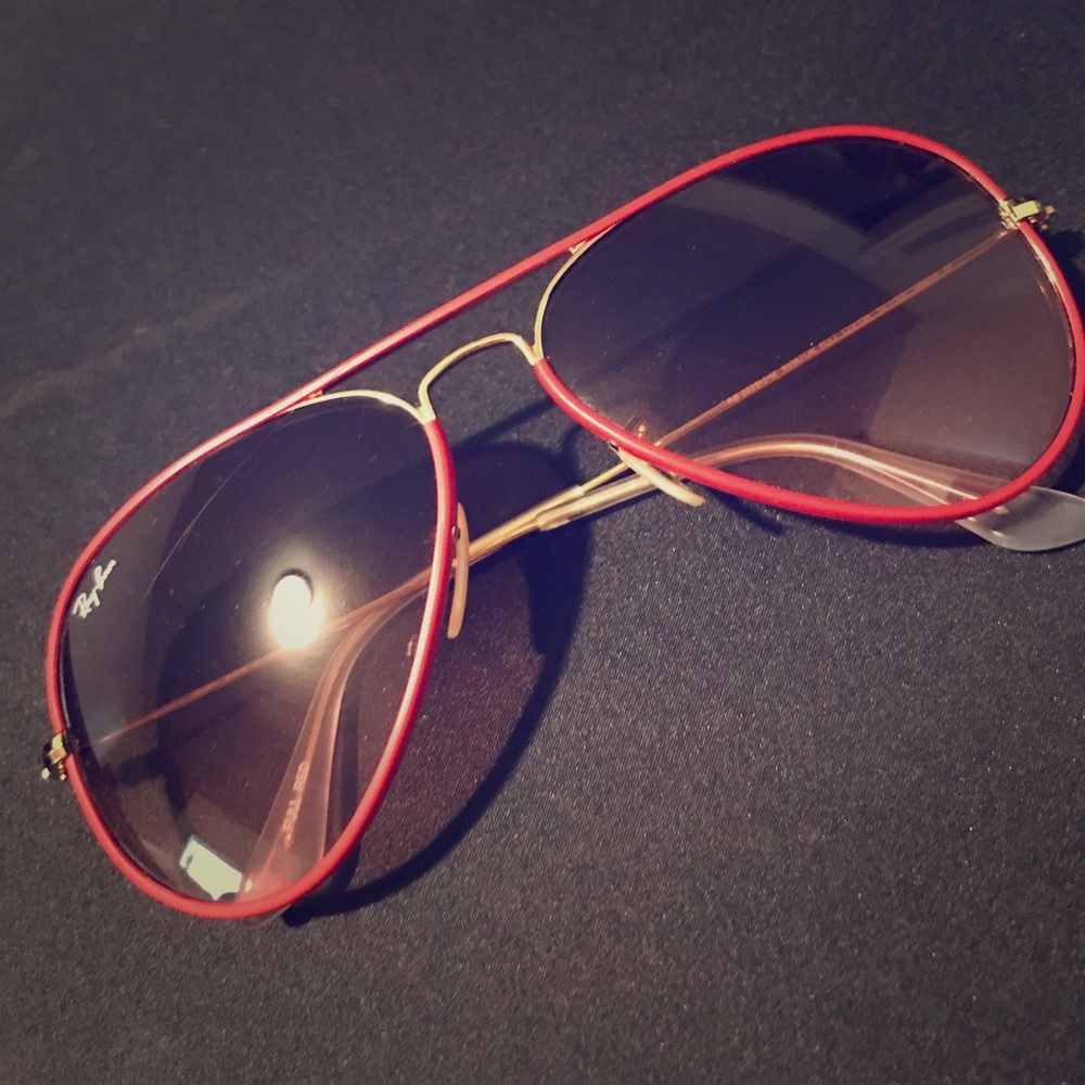 Red aviator Ray Bans