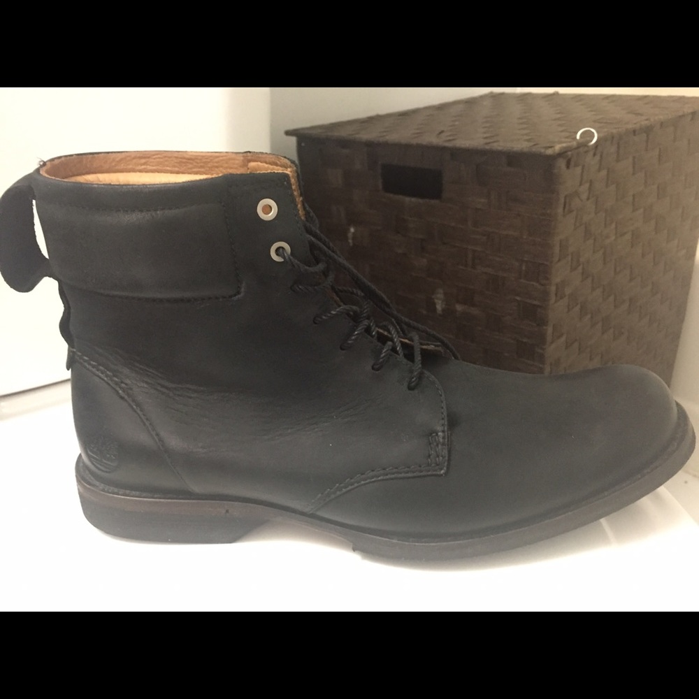 Timberland black boots just worn once still sharp
