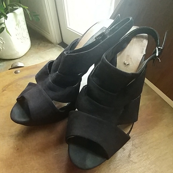 Black Open Toe Heels - Picture 4 of 4