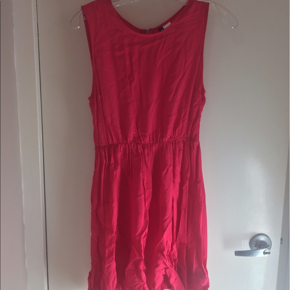 Clothing - Picture 7 of 8