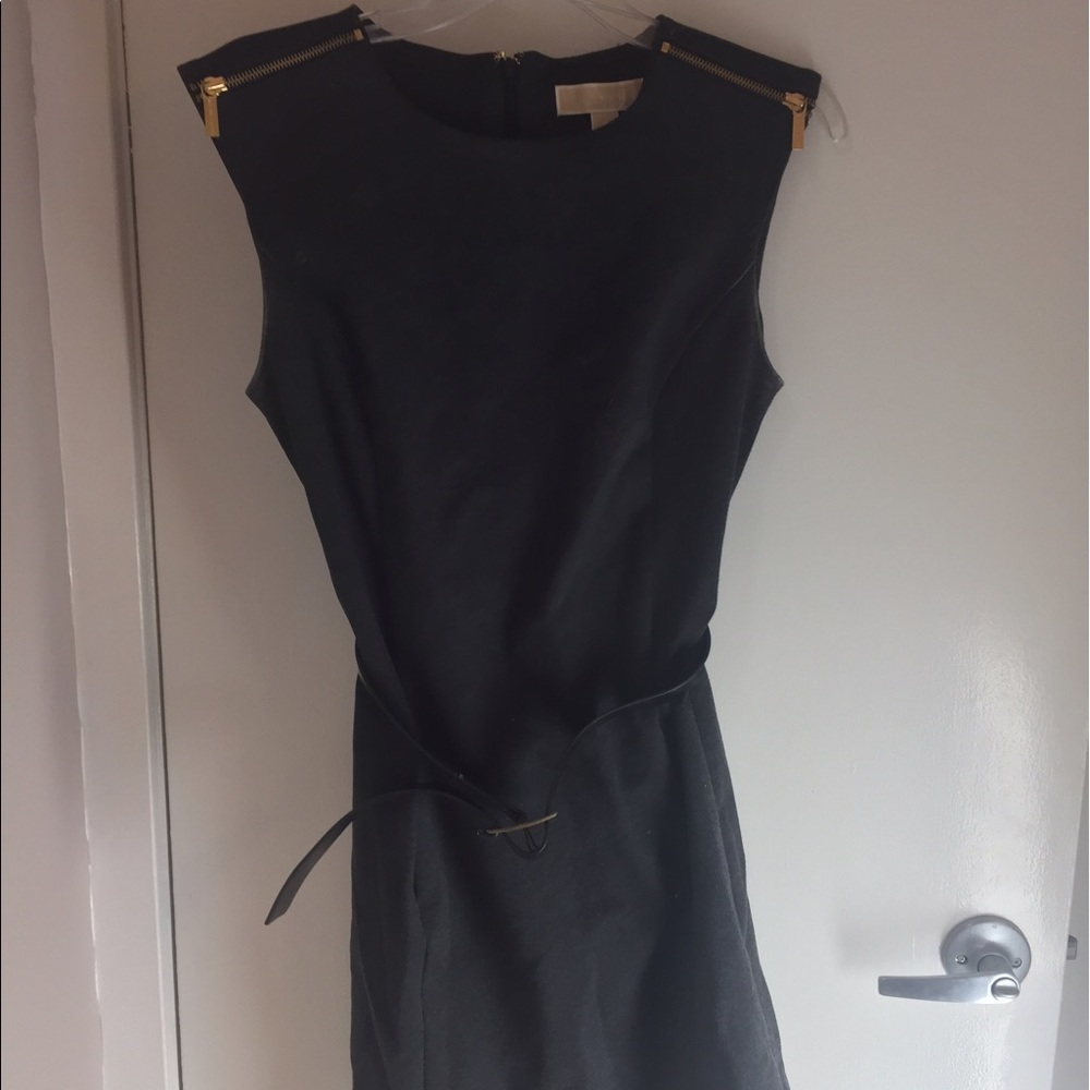 Clothing - Picture 8 of 8