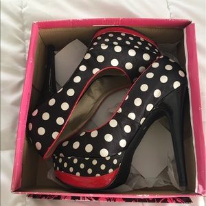 Polls Dot Pumps