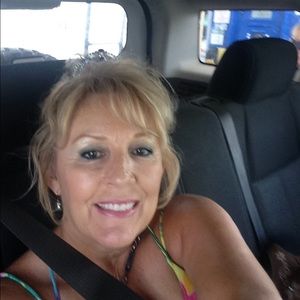 Meet your Posher, Laurie