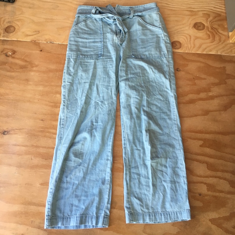 High wasted bdg capris size 6