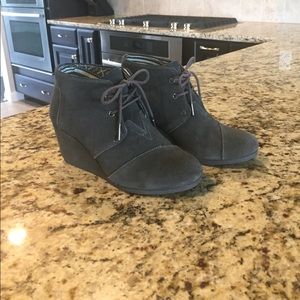 TOMS gray wedges women's size 7