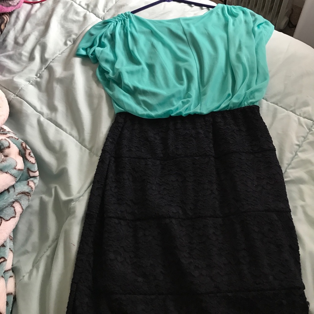 Dress - Picture 2 of 4