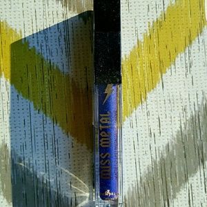 NEW Miss Metal Matte To Last Metallic Lip Creme#04