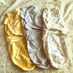 🏡Moving Sale🏡 3 small SwaddleMe swaddles giraffe