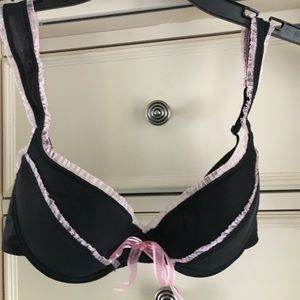 Black padded underwire bra w/pink organza ruffles