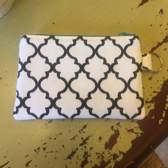 Patterned Keychain Wallet - Picture 2 of 3