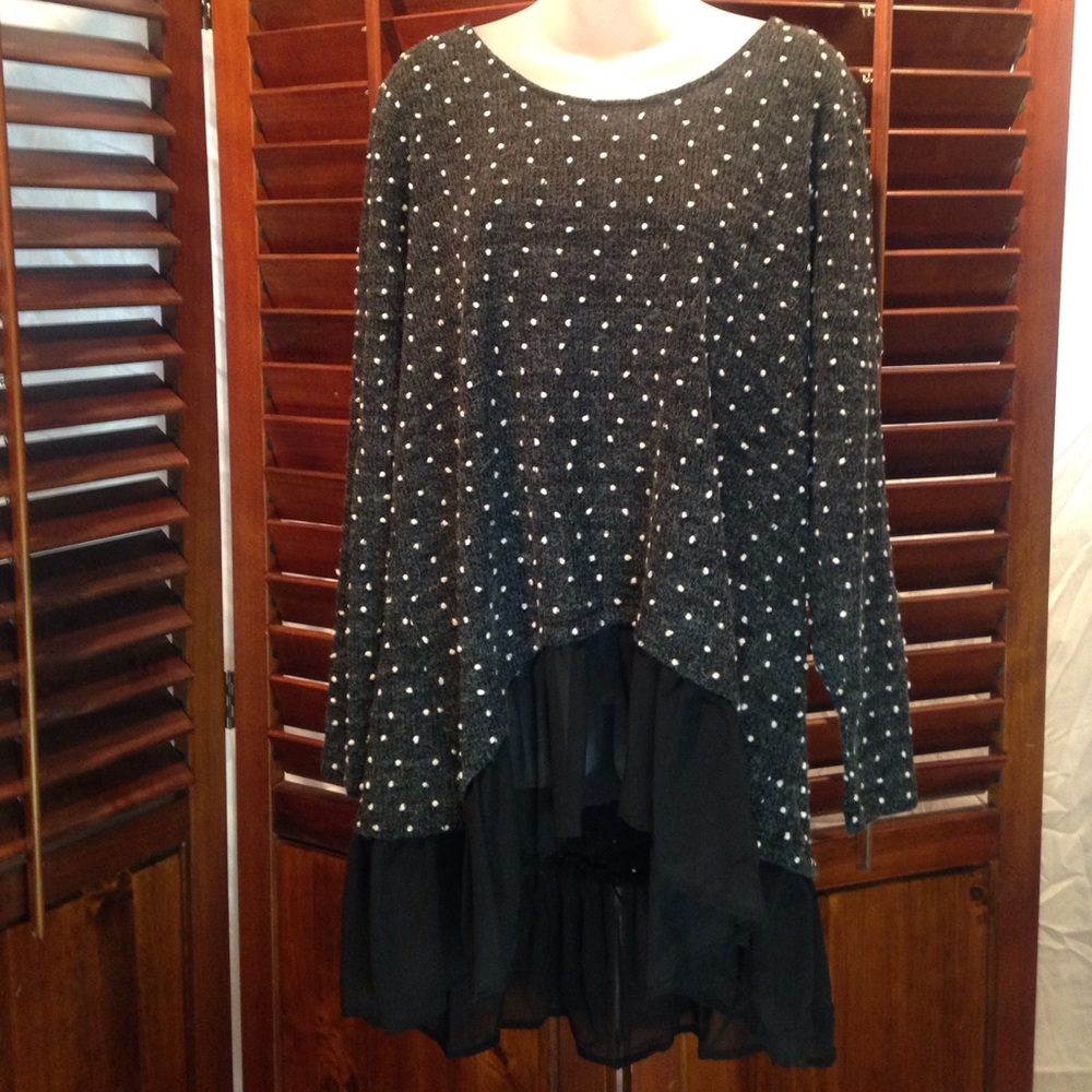 Polkadot sweater with tie back