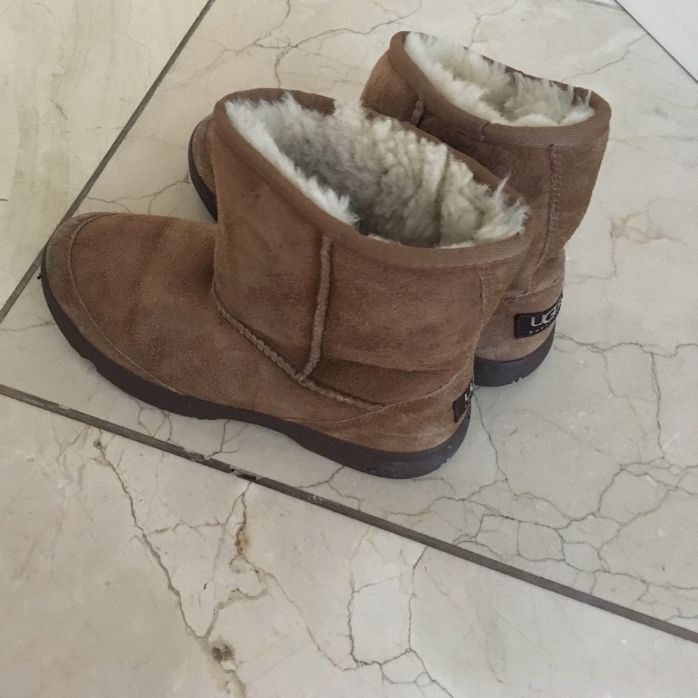 Short uggs S/N 1240