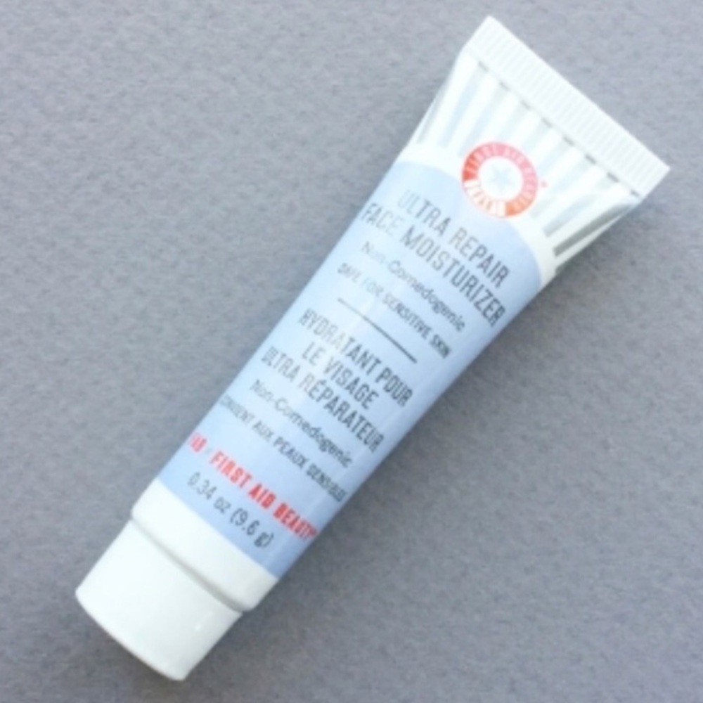 FIRST AID BEAUTY Ultra Repair Face Moisturizer