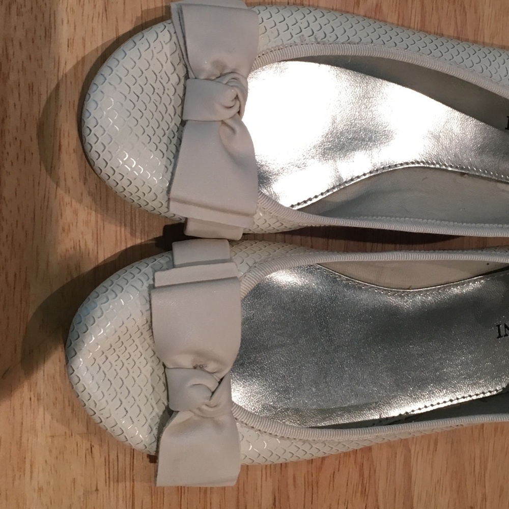 Ivory flats - Picture 2 of 2