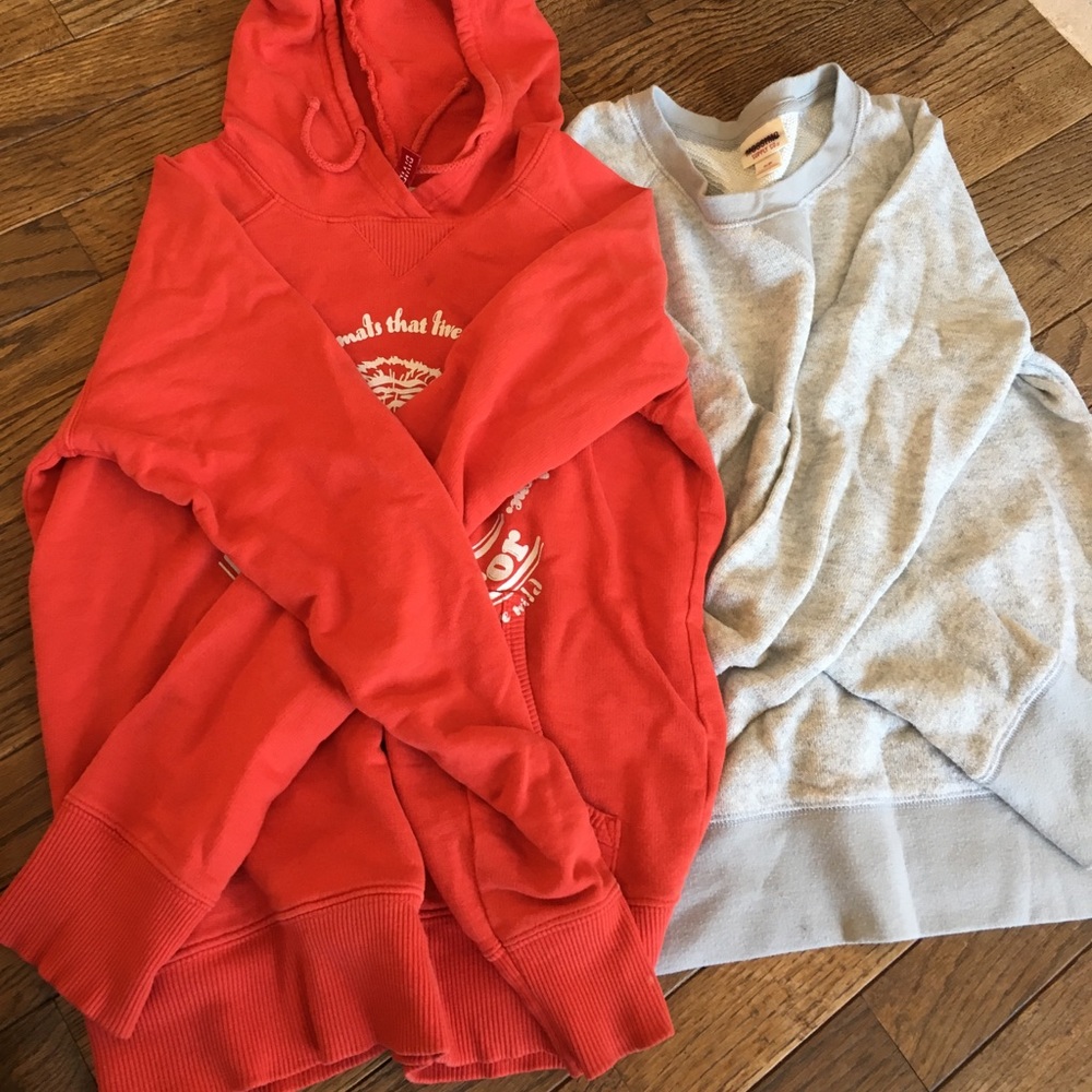2 sweatshirts