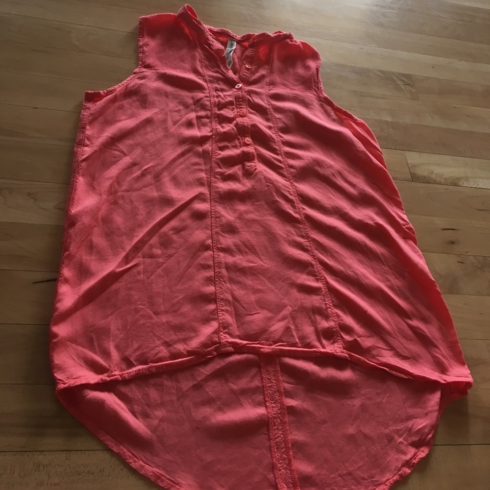 Super cute Peach top