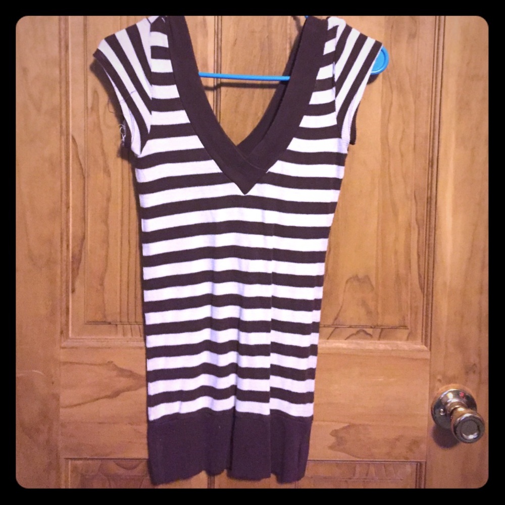 V-neck shirt