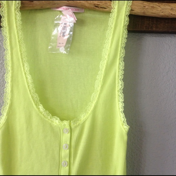 Victoria's Secret Tops - 🎈NWT Victoria's Secret ribbed cami tank lace trim