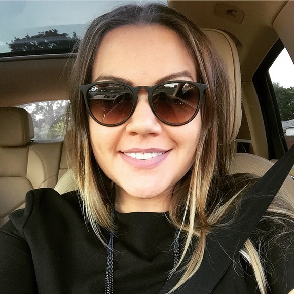 Meet your Posher, Cindy - Picture 2 of 2