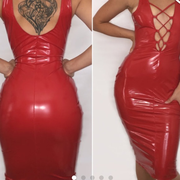 A red latex dress - Picture 1 of 3