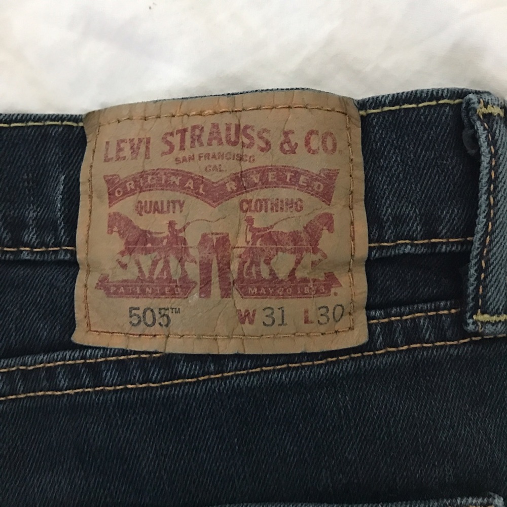 Levi's 501 dark wash 31x30 - Picture 3 of 3