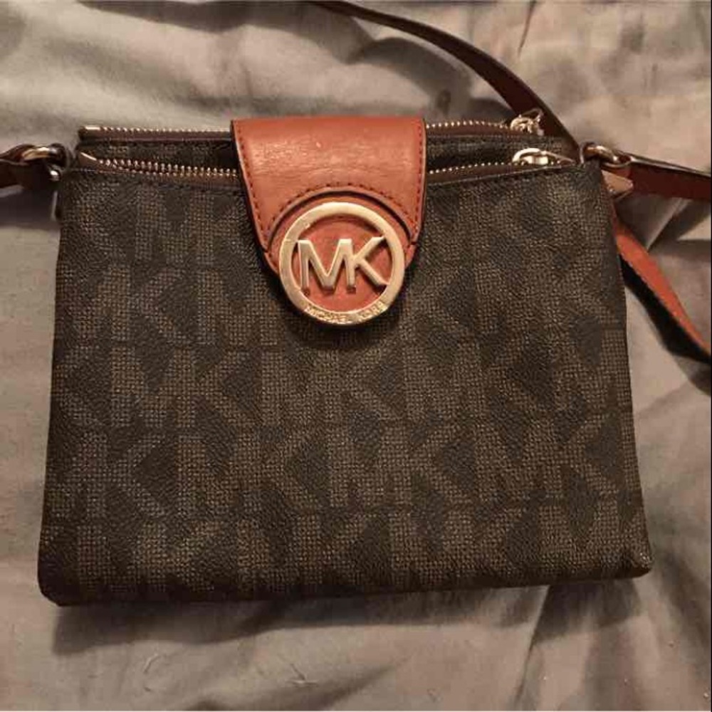Michael kors crossbody
