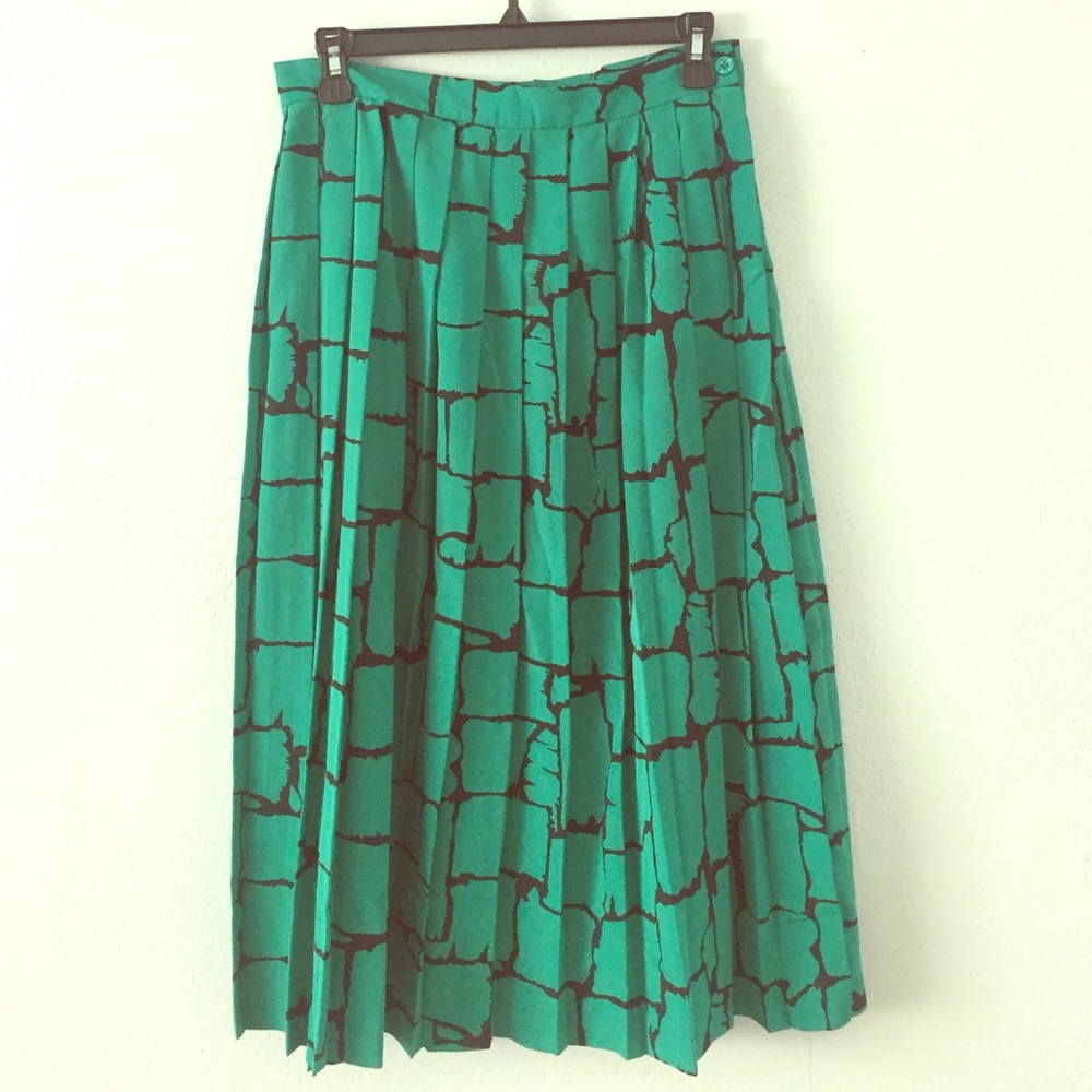 VMOVING SALE 1/2 off intage green pleated skirt