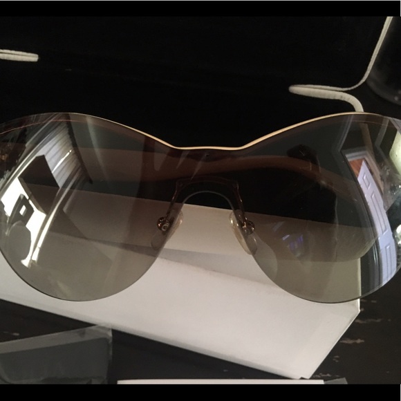 SOLD Brand new Versace sunglasses - Picture 2 of 3