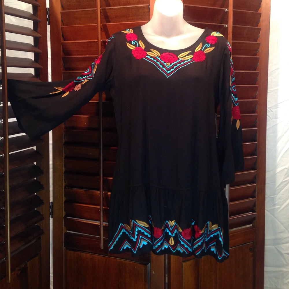Three-quarter inch sleeve blouse
