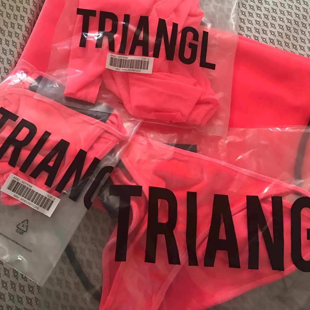 TRIANGLE VELVET PINK BRAND NEW