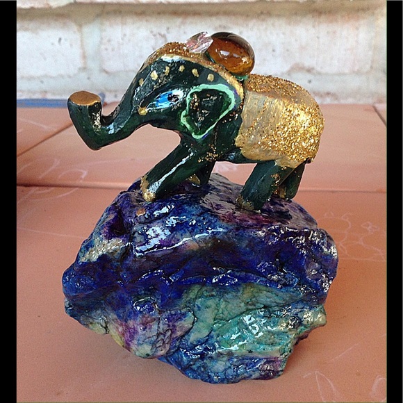 Meet your Posher, Laurie TOP RATED SELLER - Picture 2 of 6