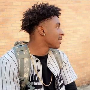 Meet your Posher, Devonte