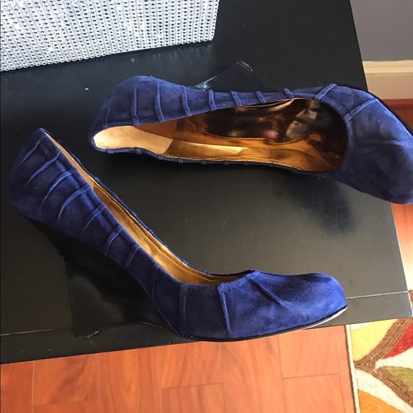 Royal Blue Guess Shoes - Picture 2 of 2